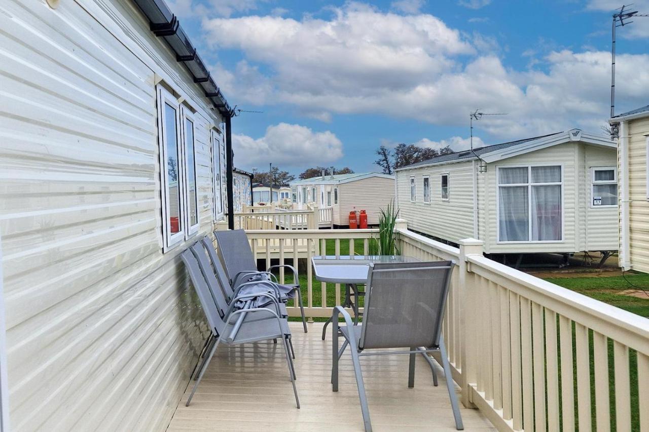 Hotel Lovely Caravan Nearby The Beach In Hunstanton, Norfolk Ref 23071C Exterior foto