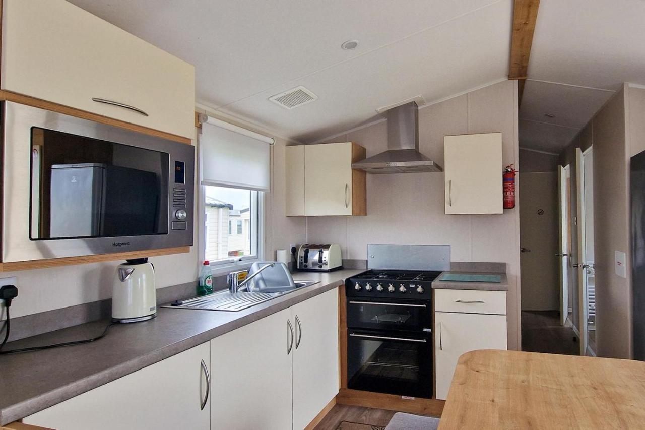Hotel Lovely Caravan Nearby The Beach In Hunstanton, Norfolk Ref 23071C Exterior foto