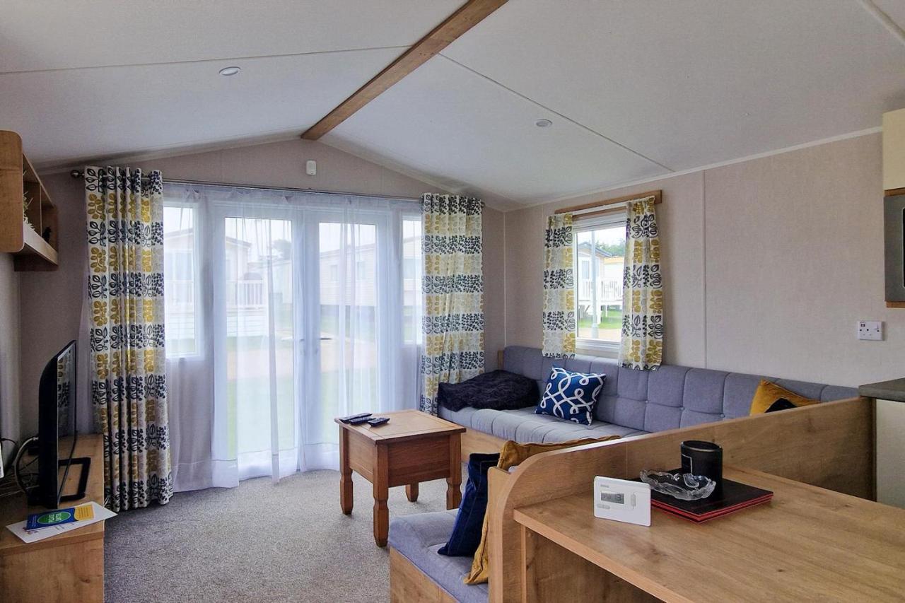 Hotel Lovely Caravan Nearby The Beach In Hunstanton, Norfolk Ref 23071C Exterior foto
