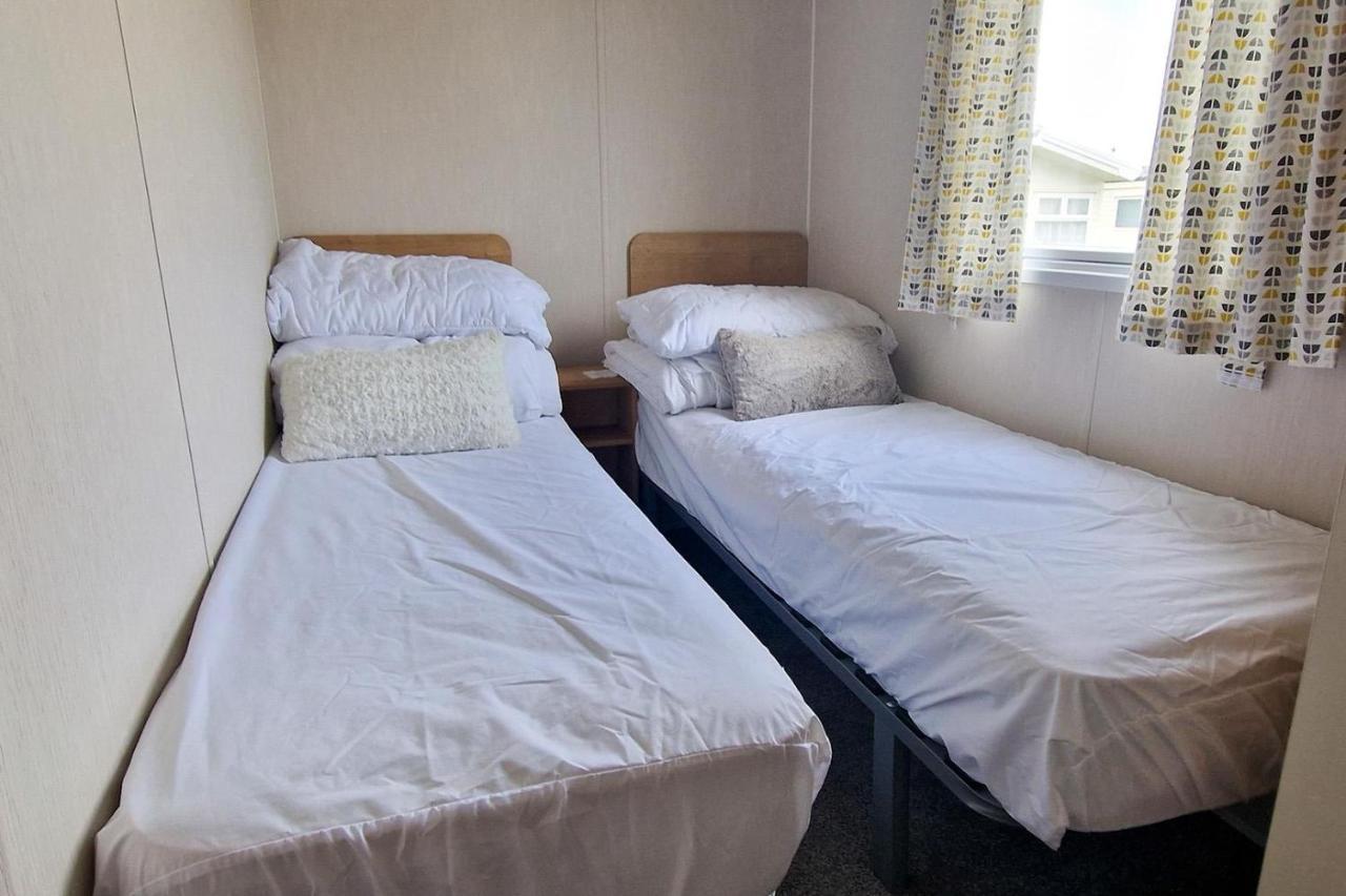 Hotel Lovely Caravan Nearby The Beach In Hunstanton, Norfolk Ref 23071C Exterior foto